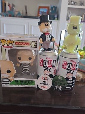 Funko Mr. Monopoly Soda Duo – Black, White, Red, Yellow Regular and Chase